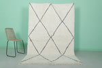 5 x 7.7 FT Moroccan Rug – Classic White with Black Diamond Pattern