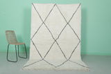 5 x 7.7 FT Moroccan Rug – Classic White with Black Diamond Pattern