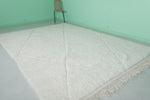 Elegant Moroccan Rug – 8.2 x 11.8 FT in Classic White Diamond Pattern