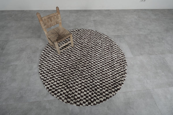 Handwoven Moroccan round rug - Brown checkered berber design