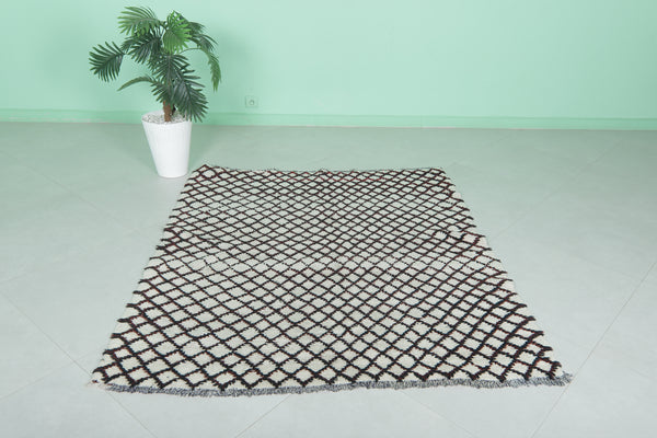 Classic Moroccan berber rug - Neutral diamond pattern - 4.6 FT x 5.4 FT