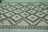 Elegant Moroccan Rug - 5.6 x 8.8 FT | Berber-Inspired Diamond Pattern