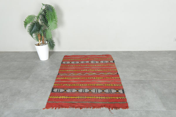 Handwoven berber flat woven rug - 3.1 ft x 4.8 ft - Moroccan wool carpet