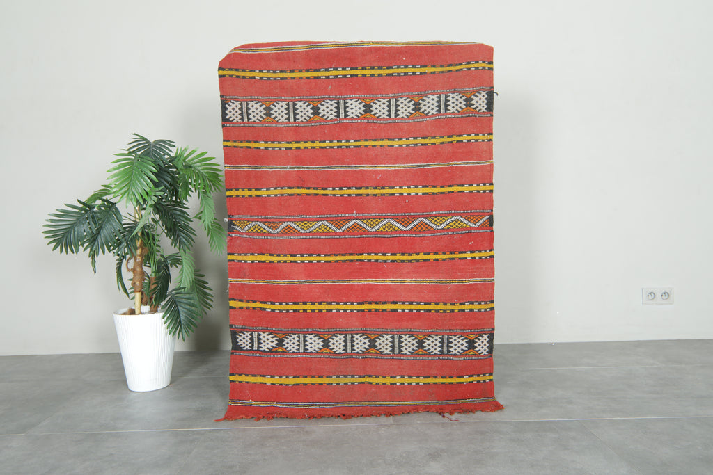 Handwoven berber flat woven rug - 3.1 ft x 4.8 ft - Moroccan wool carpet