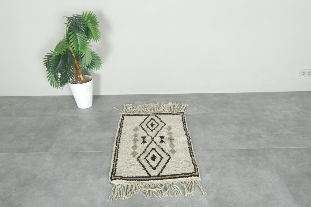 Small white & brown Moroccan geometric rug - 2 ft x 3.3 ft
