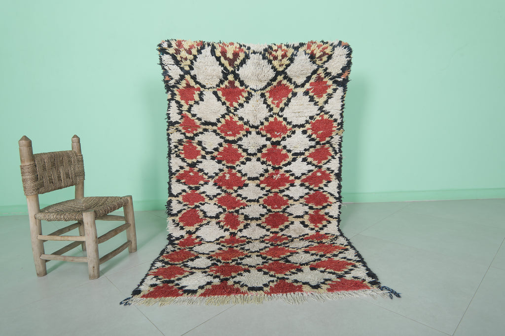 3.2 x 5.6 ft Moroccan berber rug | Cream and red diamond pattern