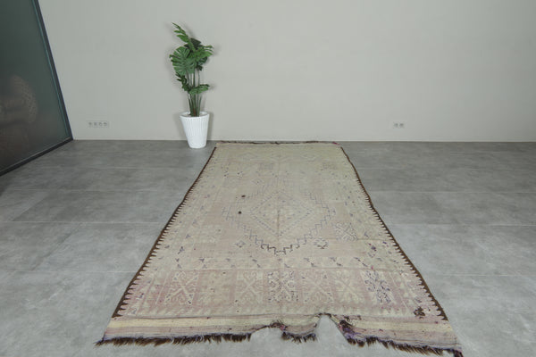 Vintage Moroccan rug 5.5 ft x 7.3 ft - Handmade