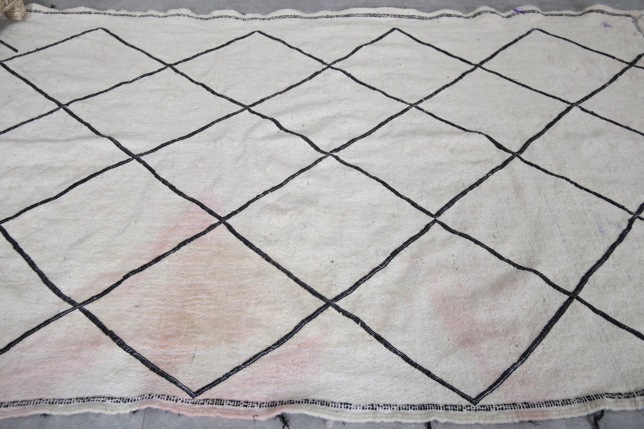4.2 FT x 7 FT Flatwoven Moroccan Rug – Diamond Pattern in Black and ...