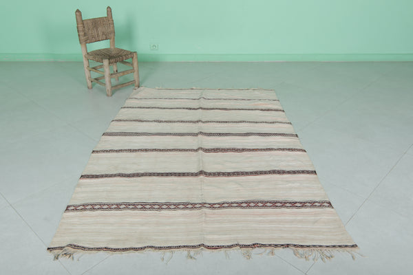 Exquisite flat-woven berber Moroccan rug | Timeless handwoven beauty