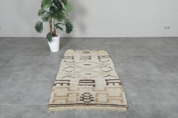 Handmade wool rug 2.7 X 4.9 berber rug