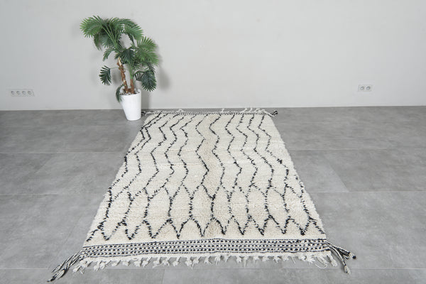 Moroccan Black & White Rug 4.6 X 8.2 FT