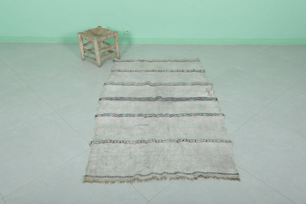 Old beige flatwoven berber Moroccan rug – 3.3 FT x 5.5 FT | Authentic handcrafted vintage rug