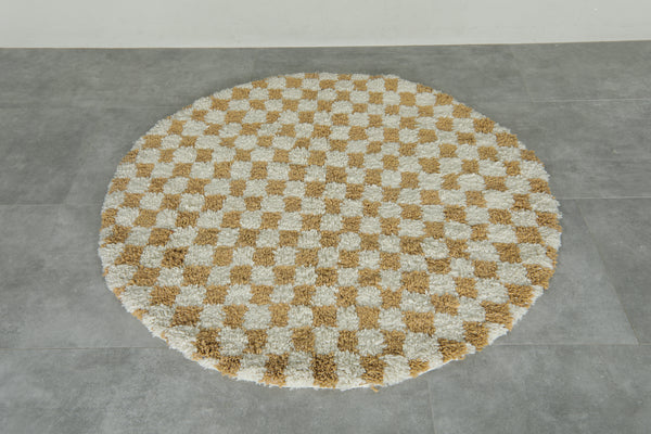 Round Moroccan wool rug - 5.1 ft | Beige & white checkered pattern