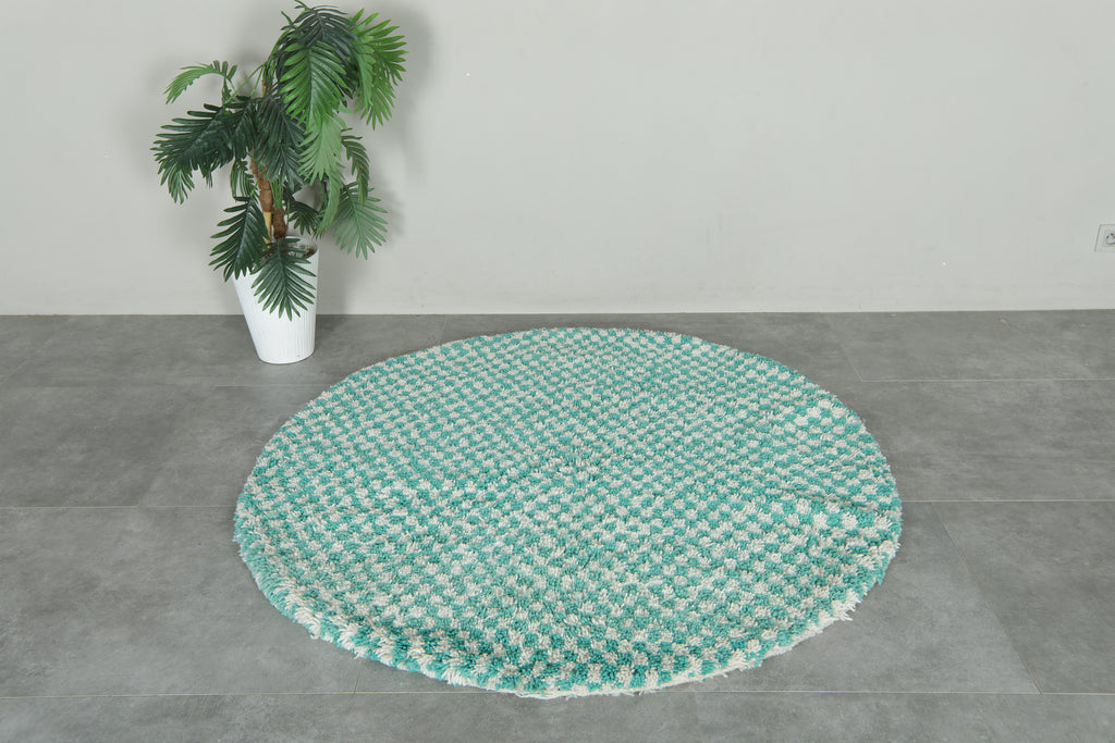Round turquoise and white checkered Moroccan wool rug - 5 ft