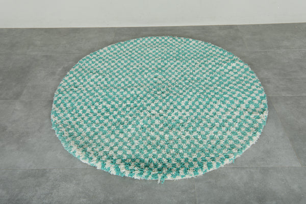 Round turquoise and white checkered Moroccan wool rug - 5 ft
