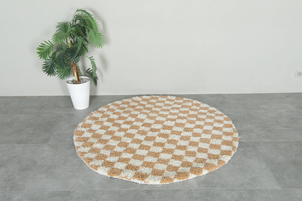 Round Moroccan wool rug - 5 ft | Beige and white checkered design