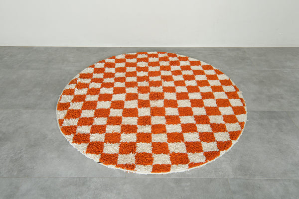 Round orange and white checkered Moroccan wool rug - 5 ft