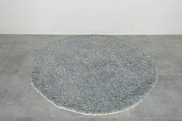 Round Moroccan shag rug in gray & white - 5 FT