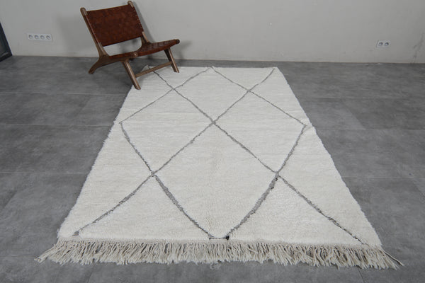 5.3 x 8.2 FT Moroccan rug – Diamond pattern in subtle gray