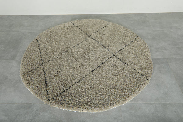 Round Moroccan wool rug - 5.1 ft grey with diamond pattern