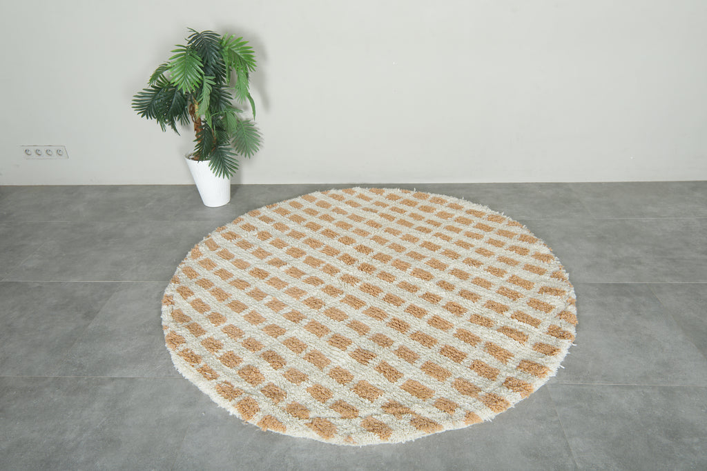 White & beige checkered Moroccan round rug - 6 ft