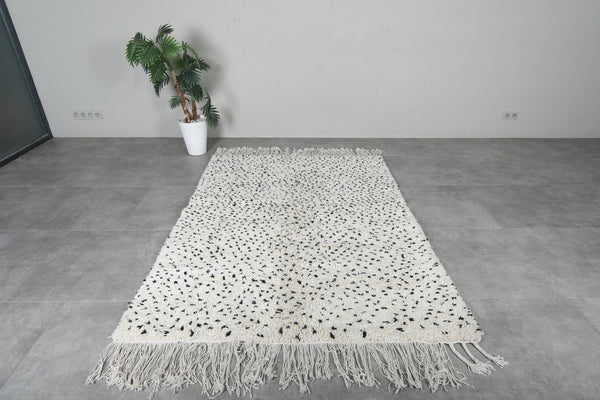 Handmade wool rug 4.9 FT X 6.6 FT