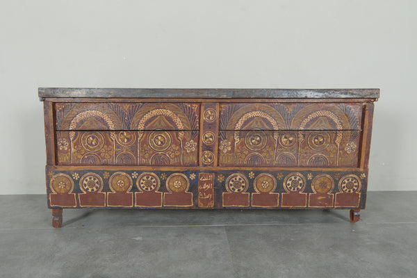 Vintage Moroccan chest - Handcrafted wooden trunk with intricate design