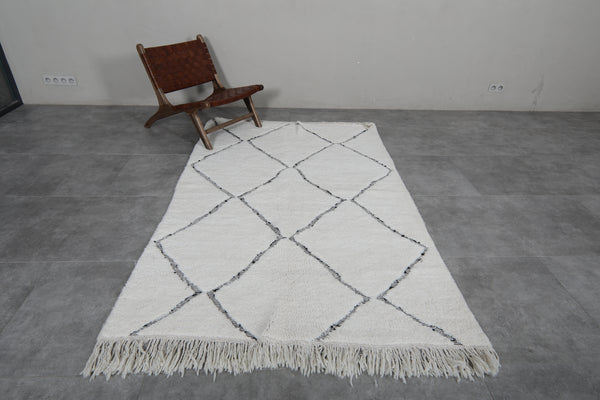 4.8 x 7.7 FT Moroccan rug – Subtle black diamond pattern on ivory