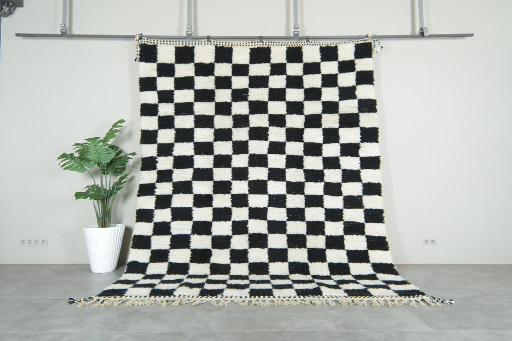 Black and whit checkered moroccan rug 2.8 ft x 9.9 ft - Handmade