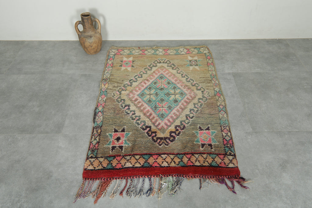 Beige Moroccan distressed medallion rug - 2.8 ft x 4.1 ft