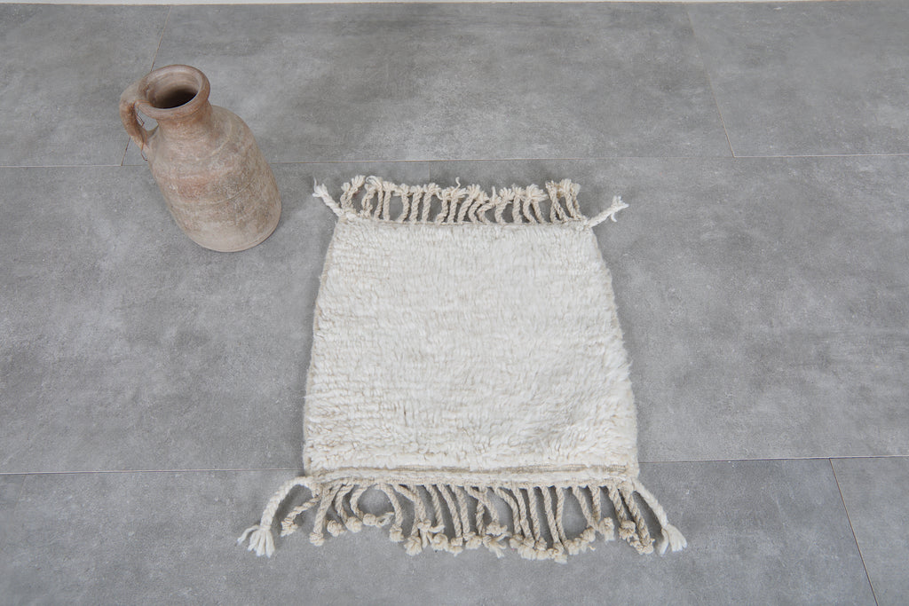 Small Moroccan rug - Cream minimalist design - 1.6 FT X 1.5 FT