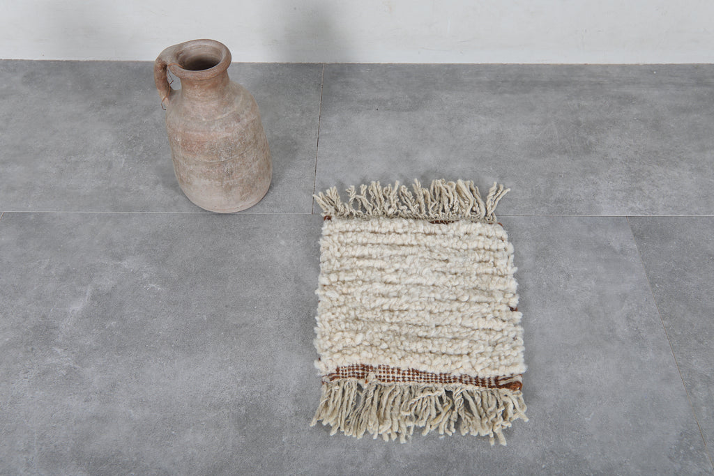 Small beige Moroccan rug - Handmade wool accent - 1 CM X 1.1 CM