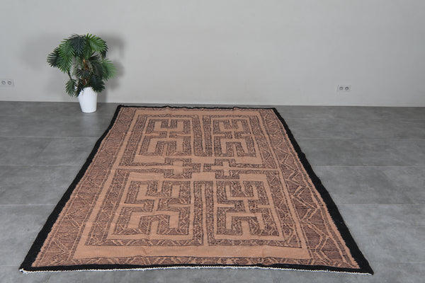 Flatwoven Moroccan rug - Pink & black geometric design - 5.7 ft X 9.1 ft