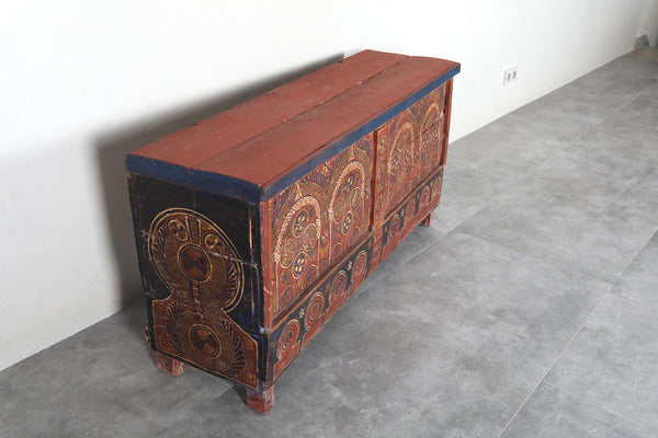 Vintage Moroccan chest H 24.4 inches x W 48.4 inches x D 14.3 inches