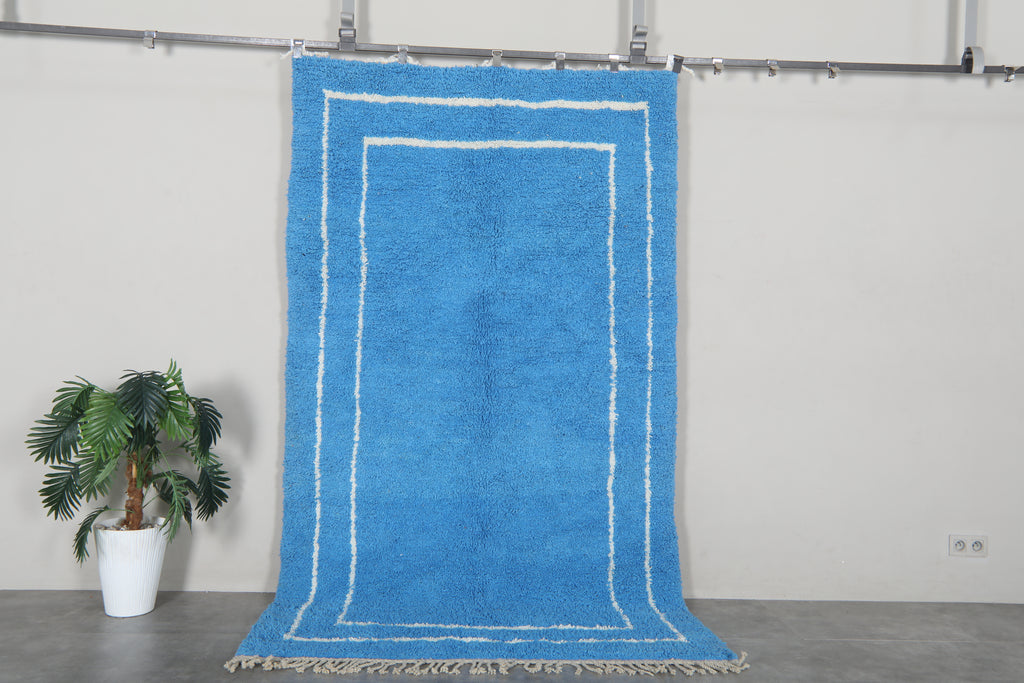 Blue Moroccan shag rug 5.1x8.6 ft - Handmade wool Berber carpet with white border