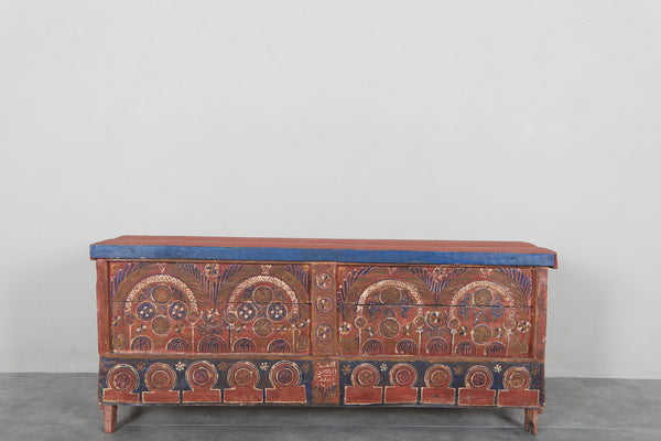 Vintage Moroccan chest H 21.6 inches x W 51.1 inches x D 12.2 inches