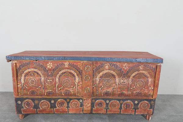 Vintage Moroccan chest H 23.6 inches x W 51.3 inches x D 14.5 inches