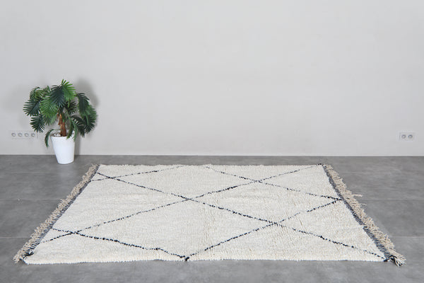 White Moroccan shag rug 5.3x10.6 ft - Handmade wool Berber carpet with black lines