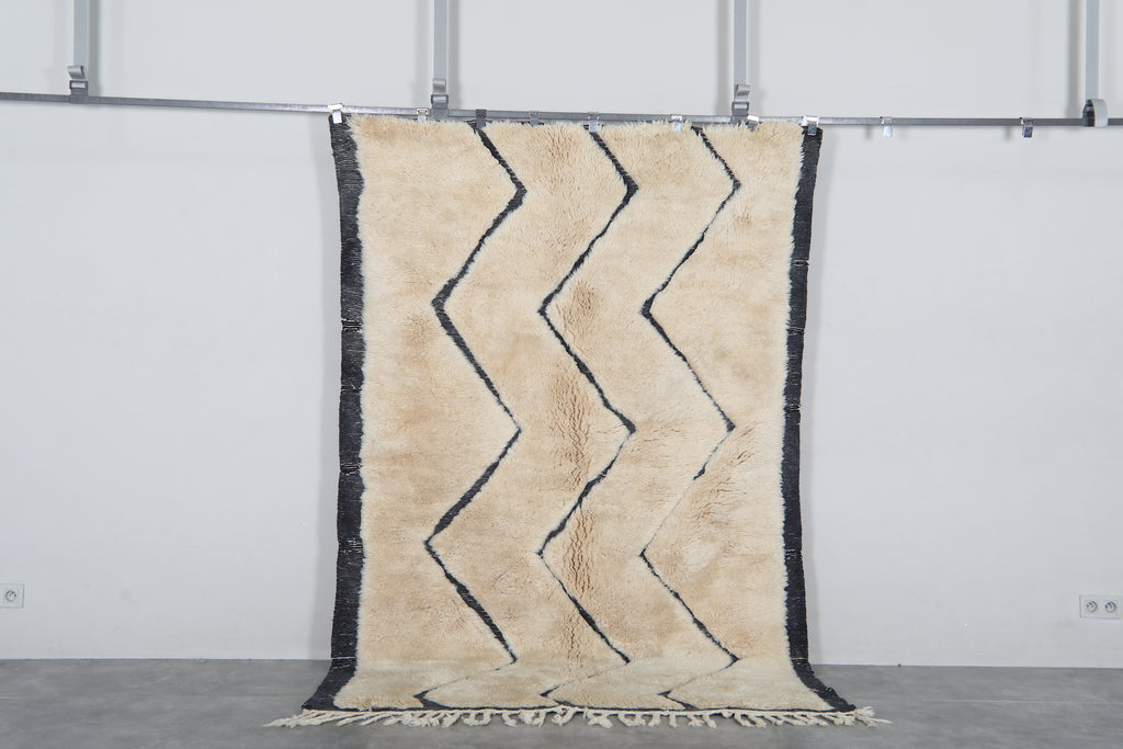 Ivory and Black Moroccan Rug 5.7 x 8.5 feet – Chevron Wool Shag Rug