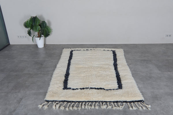Ivory and Black Moroccan Rug 4.8 x 7.2 feet – Minimalist Border Wool Shag Rug