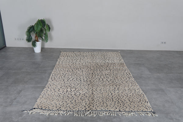 Ivory and Black Moroccan Rug 5.2 x 8.6 feet – Speckled Abstract Wool Rug