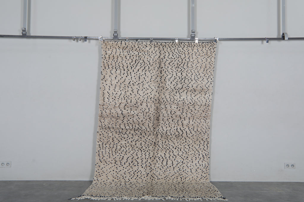 Ivory and Black Moroccan Rug 5.2 x 8.6 feet – Speckled Abstract Wool Rug