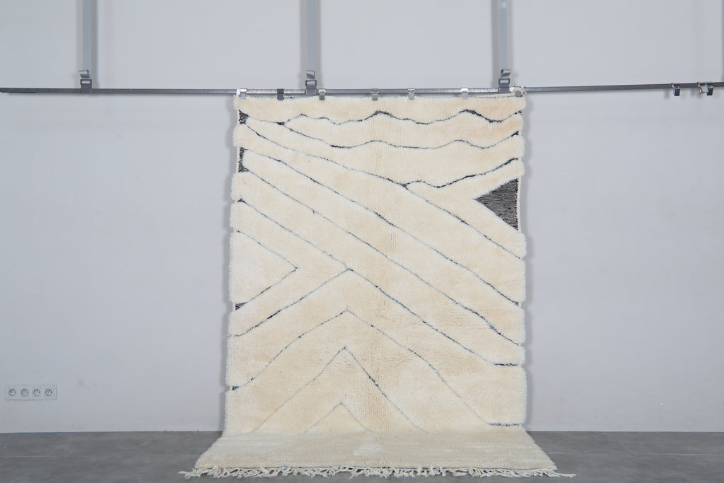 Ivory and Black Moroccan Rug 5.5 x 8.5 feet – Abstract Chevron Wool Shag Rug