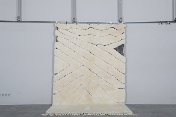 Ivory and Black Moroccan Rug 5.5 x 8.5 feet – Abstract Chevron Wool Shag Rug