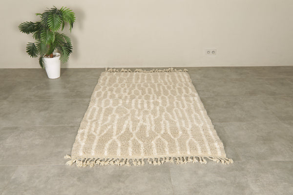 Beige & cream Moroccan rug with geometric design - 4.1 FT Х 6.5 FT