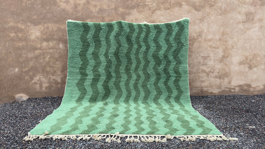 Custom green zigzag wool rug - Handwoven modern Moroccan style