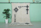 5 x 7 FT Moroccan Rug – Unique Tribal Motif in Black and White