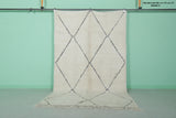 5.1 x 8.1 FT Moroccan Rug – Ivory Diamond Design for Modern Homes