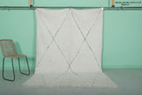 5.5 x 7.7 FT Moroccan Rug – Minimalist Ivory Diamond Pattern