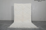 4.9 x 8.3 FT Moroccan Rug – Subtle White Diamond Pattern